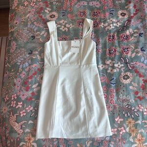 Tags on : show me your MuMu white dress
